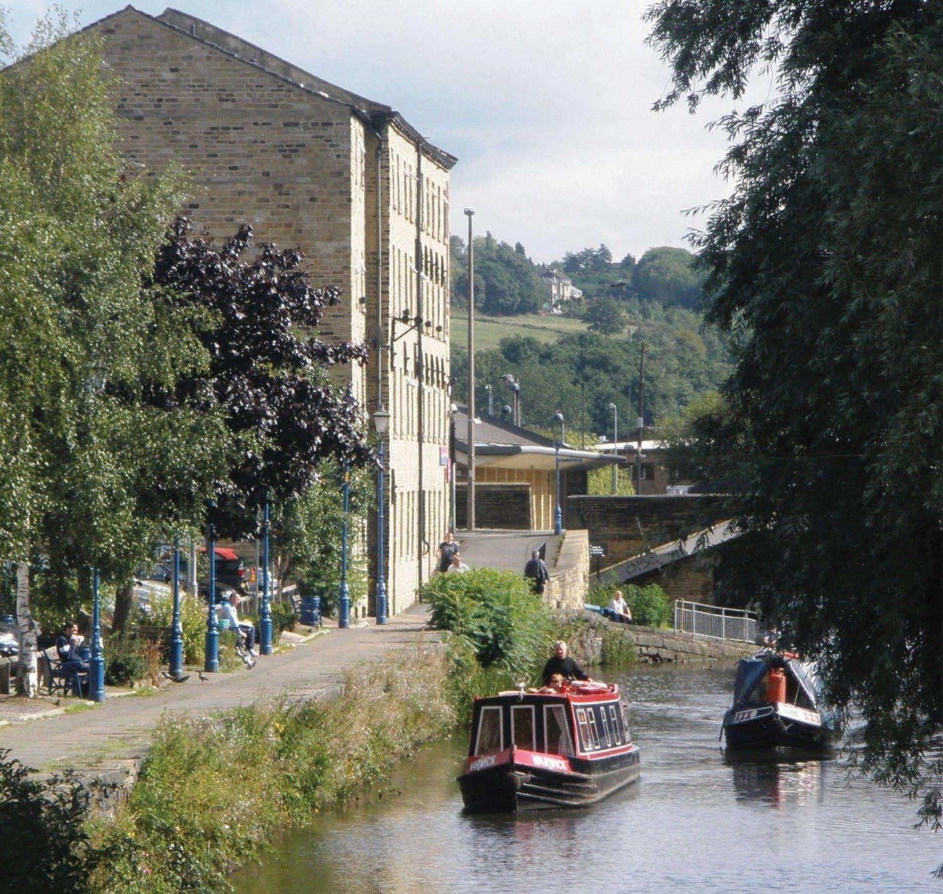 Waterfront Hotel Brighouse Exteriör bild
